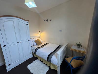  Clean, fresh and tidy room in professional house. Main Photo