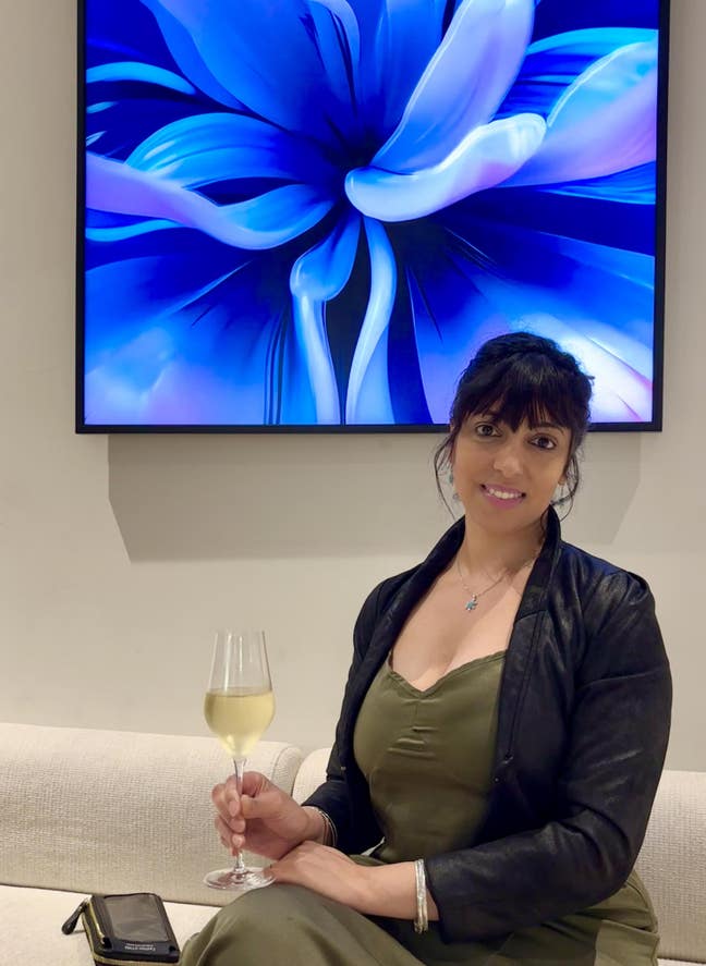 I am a professional female aged 46. I am look... Main Photo