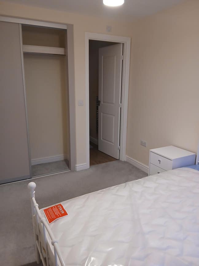  Double Room – 7 Mins Walk from Luton Parkw Main Photo