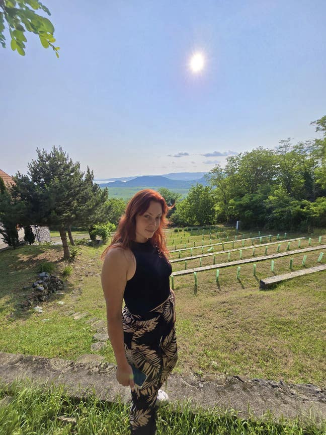 Young professional girl seeks a double room Main Photo