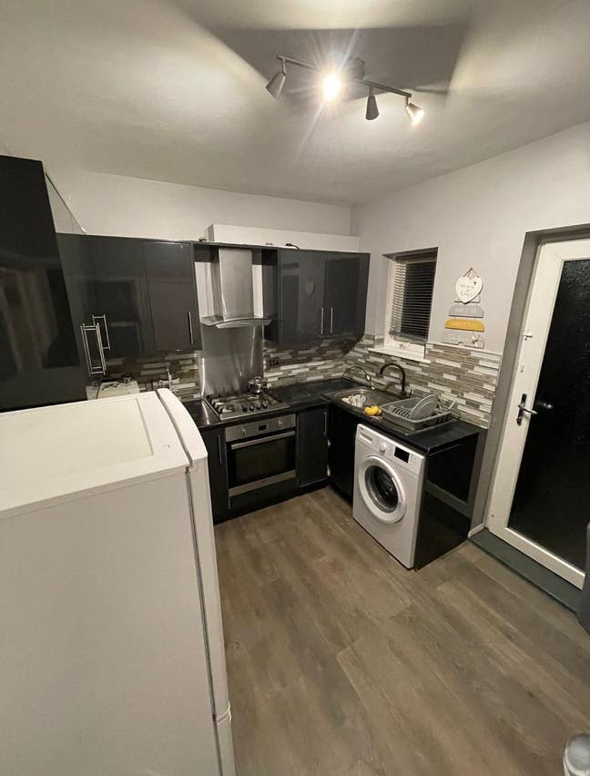 Whole house Chadwell Heath Main Photo