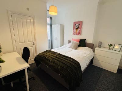 Brand New Mattress+ Bedding! New Ensuite Rooms Main Photo