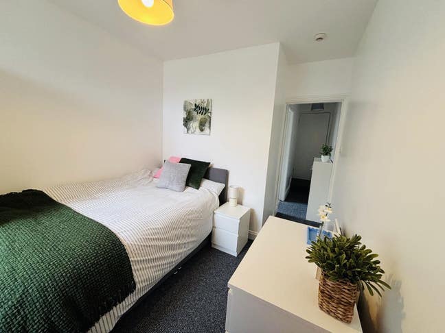 Brand New Mattress+ Bedding! New Ensuite Rooms Main Photo