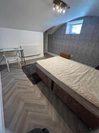 Large double room to rent  Main Photo