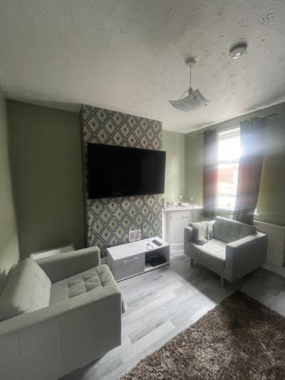 Furnished Cozy Room, 5 Mins to Town Centre Main Photo