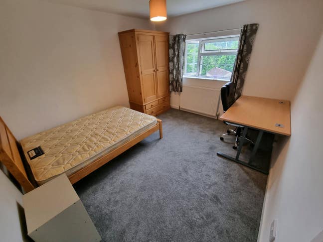 Upstairs Friendly Double Room, all amenities close Main Photo