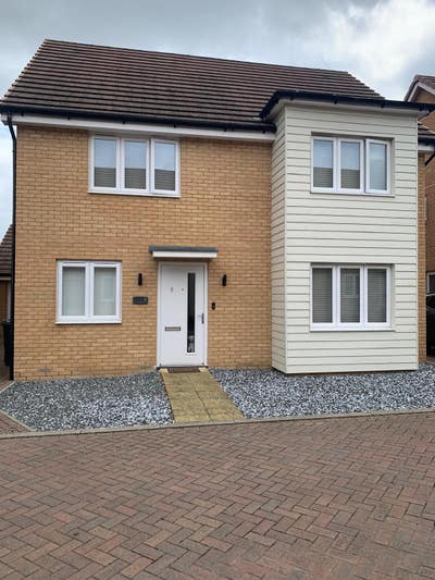 Spacious Double Room with Private Bathroom  Main Photo