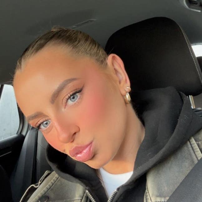 Looking for flat mates and flat Main Photo