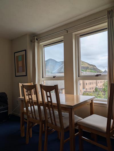 1 bed in a central 2 bed flat Main Photo
