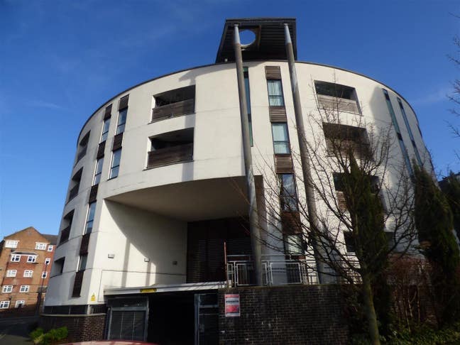 Top floor 2 bedroom flat in Hulme  Main Photo