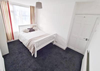 Lovely Double Room 📍Prime Location  Main Photo