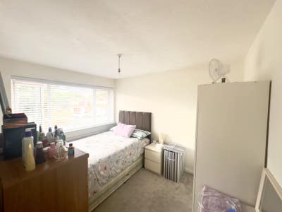 Double bedroom available.  Main Photo