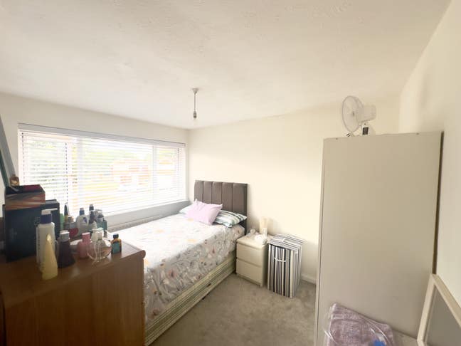 Double bedroom available.  Main Photo