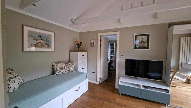 Fully Furnished 1-Bedroom Annexe Apartment to Let Main Photo
