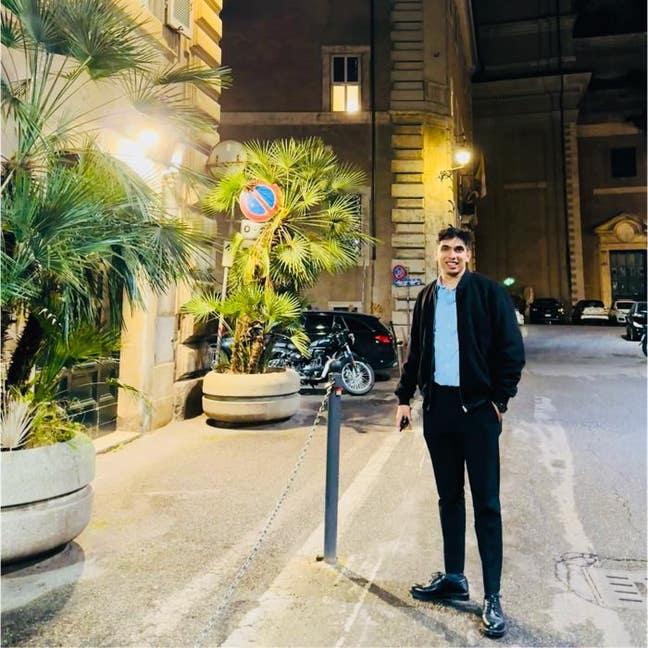 I am looking for a shared apartment or a sing... Main Photo