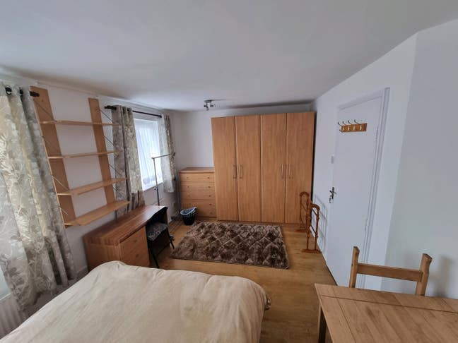 One bedroom with ensuite  Main Photo
