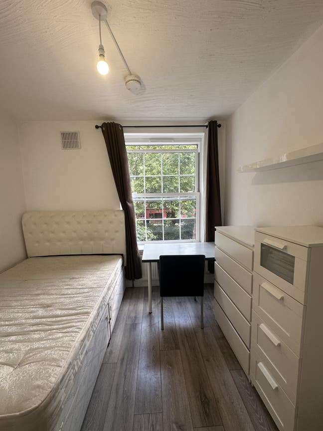 Amazing 4 Double Room All bills included  Main Photo