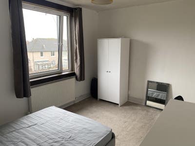 Room Available – Sitehill Drive (£600 + bills) Main Photo