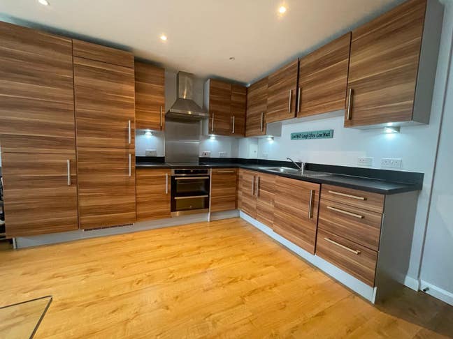 Double room available in 2 bed by the Emirates Main Photo