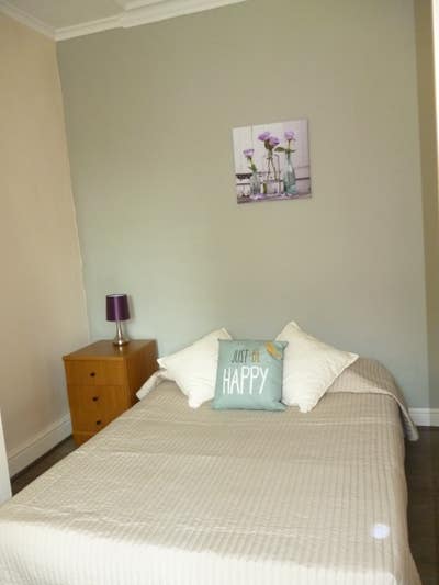 Large Double Room in Student House – Hyde Park  Main Photo