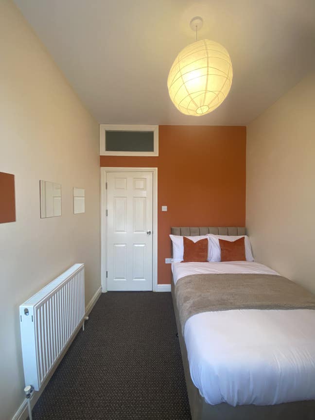 Double room in Coventry available now 🏡  Main Photo
