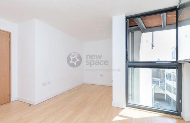 Double room with own bathroom in Haggerston Main Photo