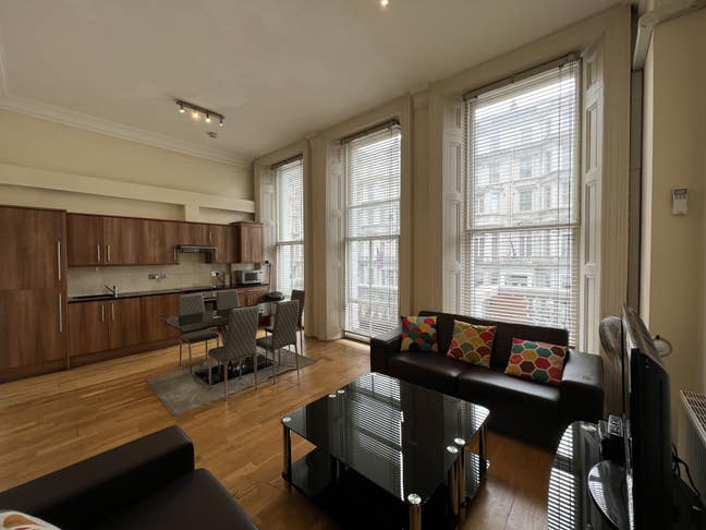 Spacious 3 Bedrooms with AC and Reception in SW7 Main Photo