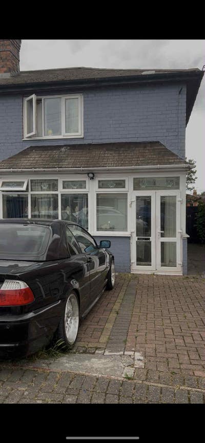 Double room share in 3 bedroom house Main Photo