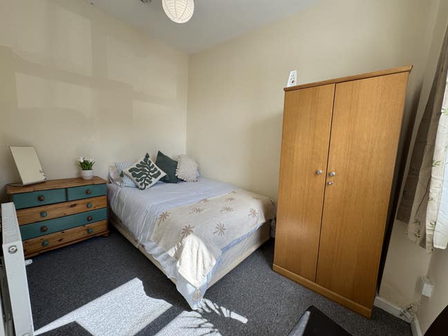 Available Now | Clean & Modern | Large Rooms Main Photo