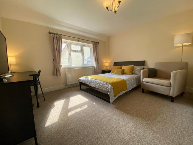 Beautiful double room available now! Main Photo
