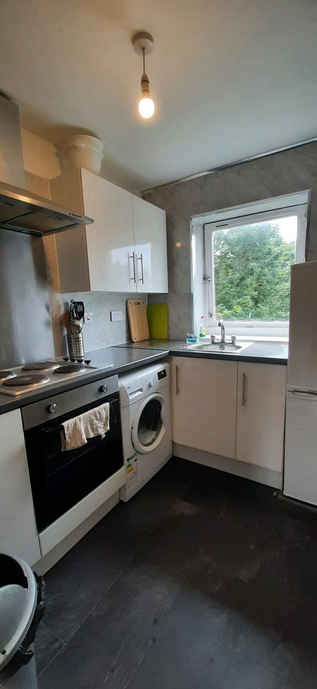 Spacious 3 Bedroom Flat in the West End of Glasgow Main Photo