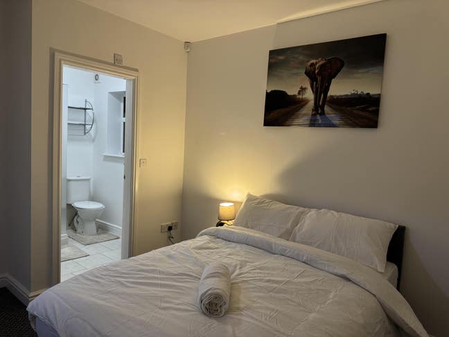 4 Bedrooms House Share Main Photo