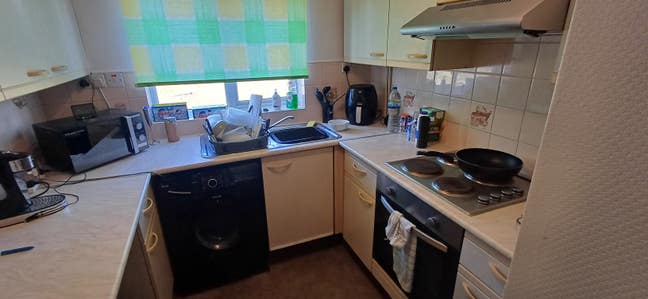 Quiet shared house double bedroom bills included Main Photo