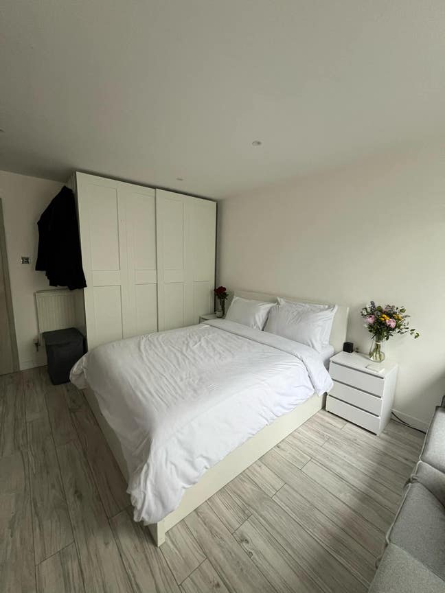 Large double room with en-suite toilet and garden Main Photo