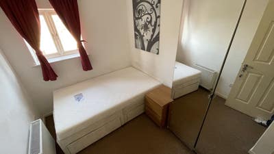 Great dbl nr C.Wharf, fast WiFi, lounge, garden Main Photo