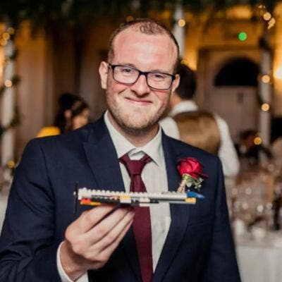 36 y/o male professional seeking a spare room Main Photo