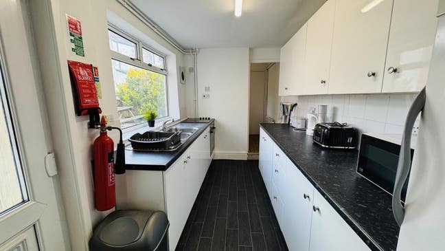 6 Bedroom Property  Main Photo