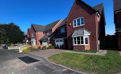 Modern Rooms, Garden, Fibre Internet, Bills IN Main Photo