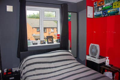 Monday— Friday Room to rent Main Photo