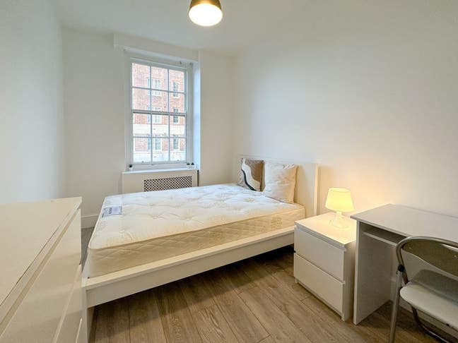 🌟 Bright Double Room | Queens Court  Main Photo