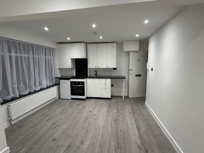 Bright and Modern 1-Bed  Main Photo