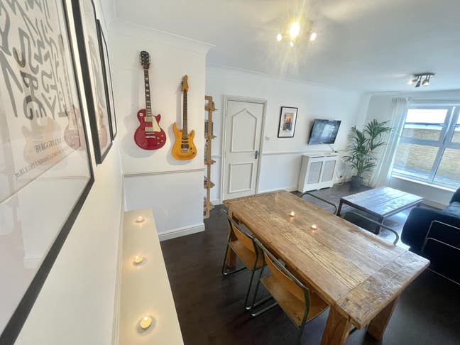 2 bed Hackney Rd, Columbia rd 30 seconds walk  Main Photo