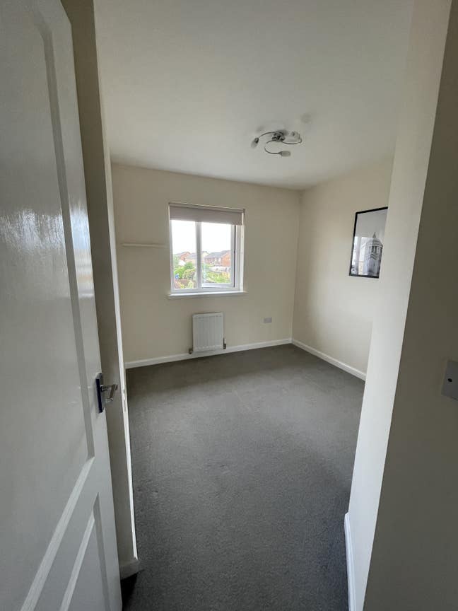Double unfurnished bedroom for rent Main Photo
