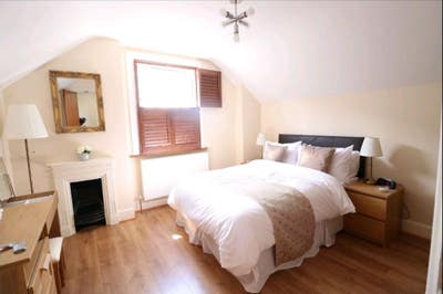 Large L-Shape Double Room - All bills included Main Photo
