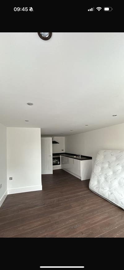 New Modern Studio  Main Photo