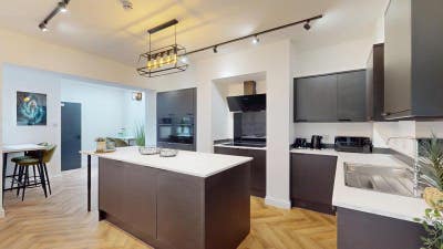 🧡 Unique New Mezzanine En-Suite Room  Main Photo