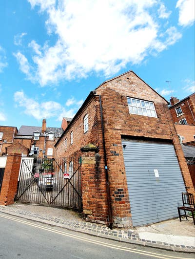 Secure your studio central Wolverhampton Main Photo