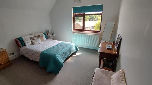 Spacious double room available July - Oct 2025 Main Photo
