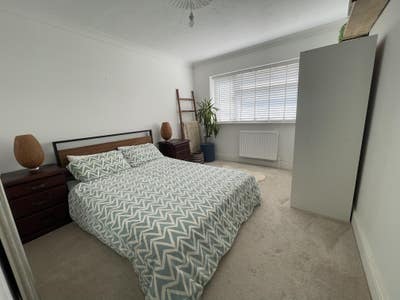 2 Rooms - close to Gravity, J23 & all amenities Main Photo