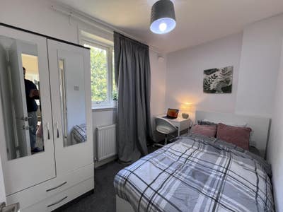 Lovely Premium Room In Vibrant Central Location DA Main Photo